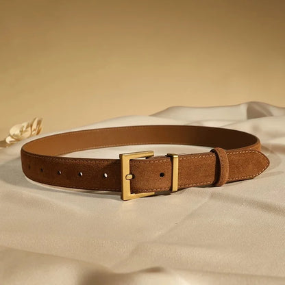 La Victoire — Détail boucle argentée cuir suédé