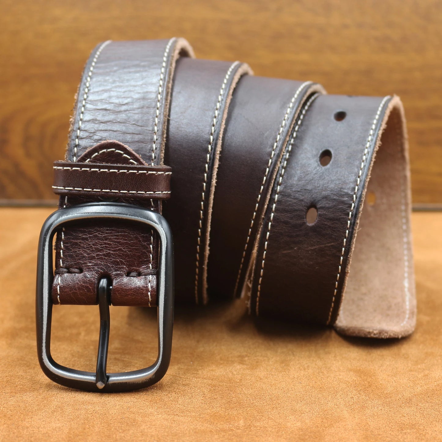 Le Louis — Détail patine cuir vieilli ardillon vintage