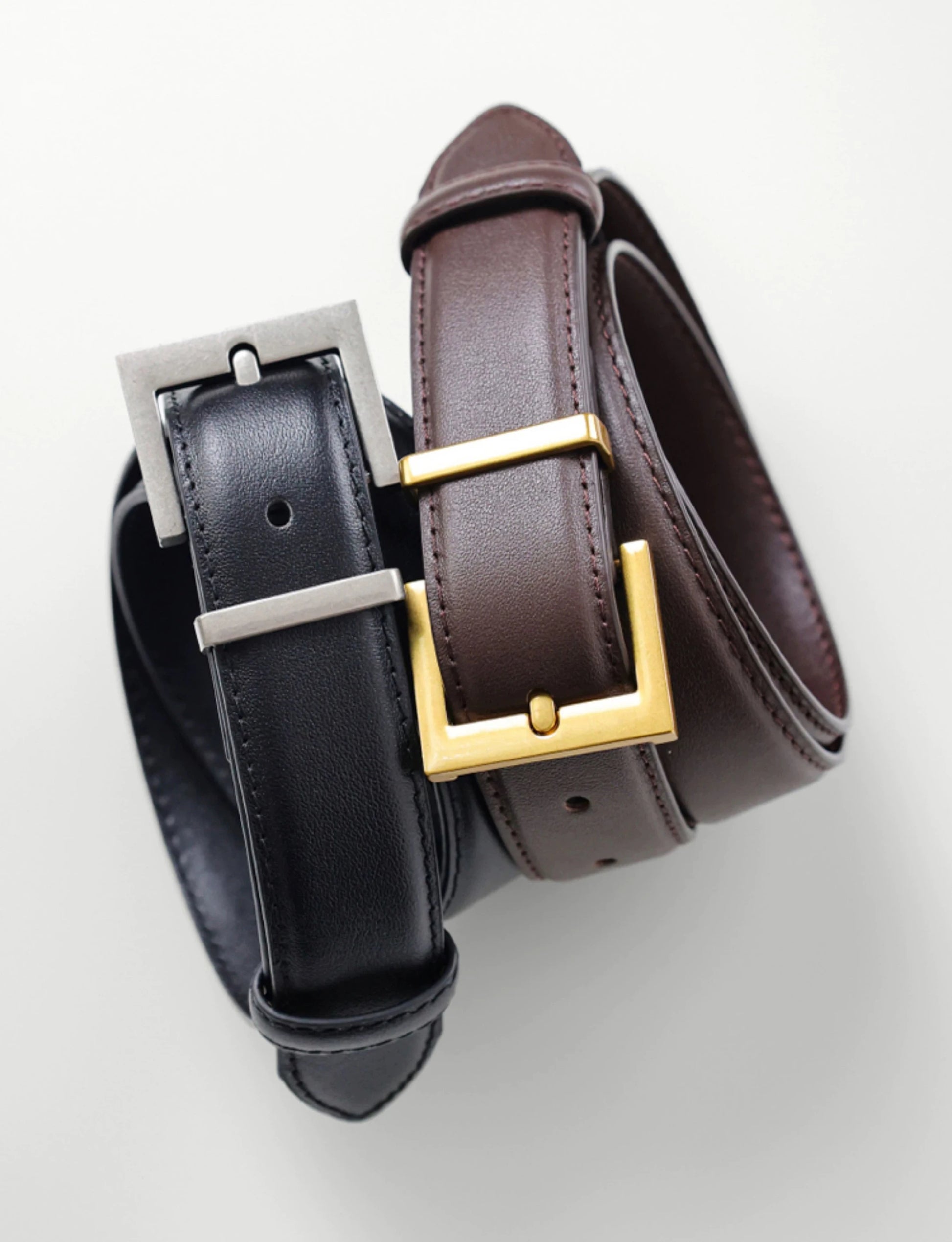 L’Audrey — Ceinture cuir lisse femme portée