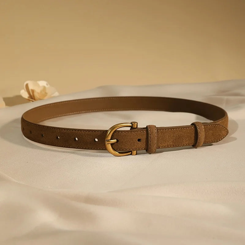 La Élise — Détail boucle dorée fine cuir suédé